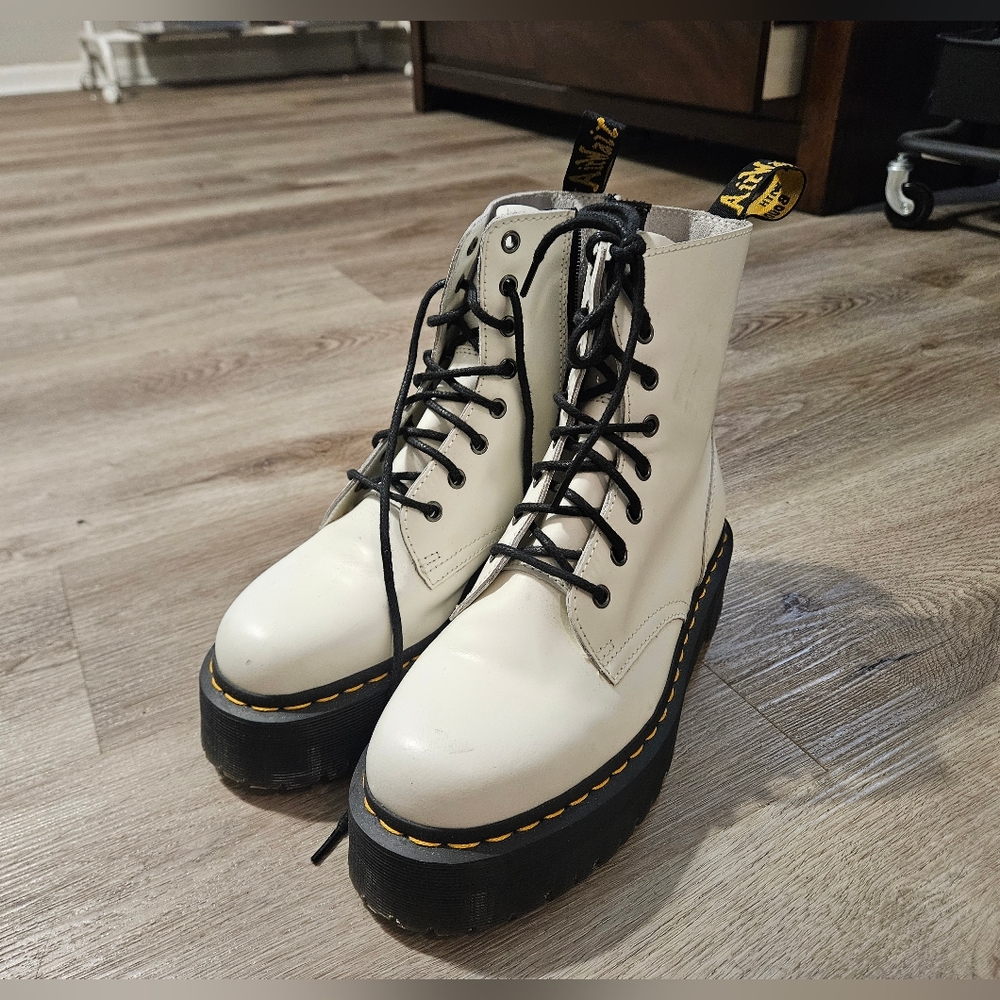 Dr. Martens White Jadons